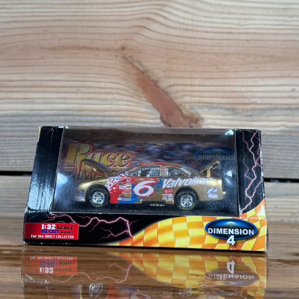 Mark Martin Valvoline #6 Gold Limited Edition 1:32 Diecast Race Image 99001-10